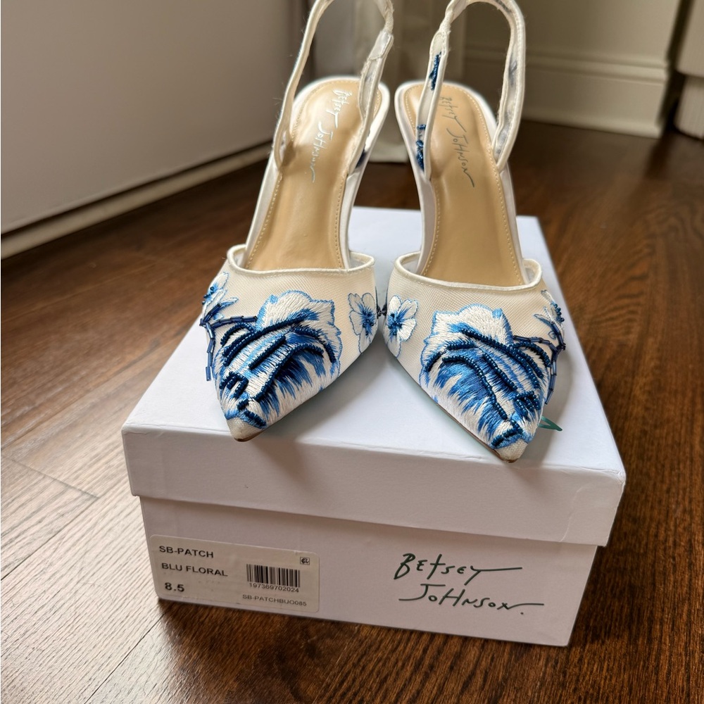 Betsey Johnson Blue and White Floral Slingback Heels NIB